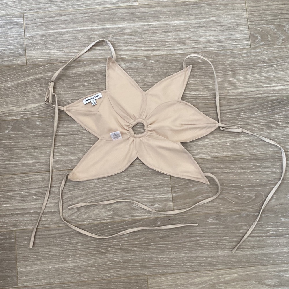 UO Vegan Leather Flower Crop Top - Picture 3 of 4
